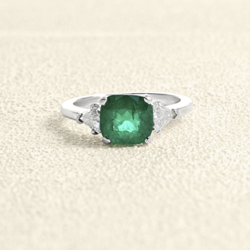 bague-or-blanc-emeraude-et-diamants.jpg