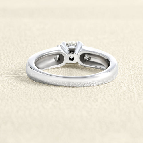 bague-or-blanc-et-diamants.jpg