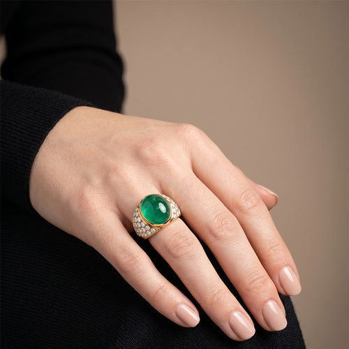 bague-cabochon-or-jaune-emeraude-et-diamants.jpg