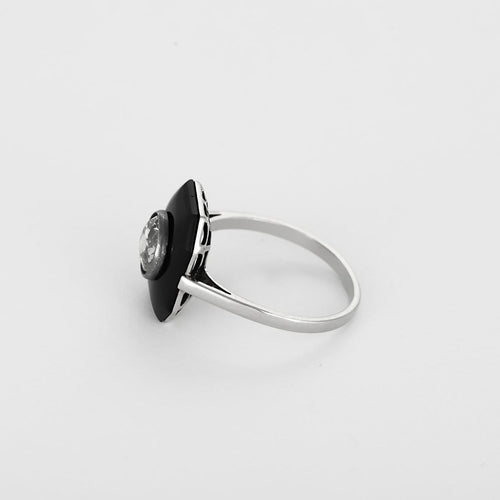 Bague 56 Bague Art Déco, or gris, onyx, diamant de taille ancienne 1 carat environ. 58 Facettes 260250
