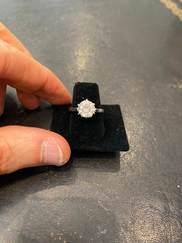 Ring Solitaire in 750 gold and platinum with 2.06 ct diamond 