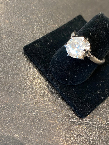 Ring Solitaire in 750 gold and platinum with 2.06 ct diamond 