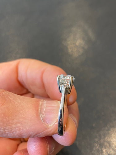 Prsten Solitér s diamantem 1,88 ct z 18karátového bílého zlata 