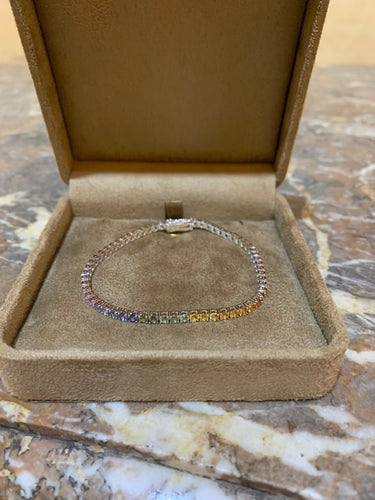 https://cdn.shopify.com/s/files/1/0647/1470/3075/files/BraceletdeLuxe-BraceletTennis5.28CaratsSaphirsArc-En-CielOrRose-JoaillerieParis-LesPierresdeJulie_4.jpg?v=1778233470
