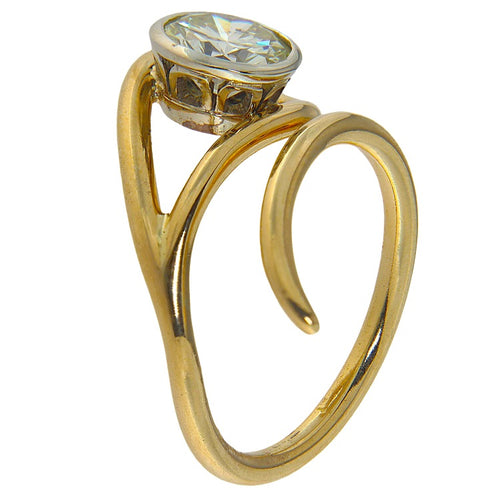 https://www.gioielleriaguidetti.it/wp-content/uploads/2026/04/G3934-anello-solitario-oro-giallo-bianco-diamante-brillante-1.jpg