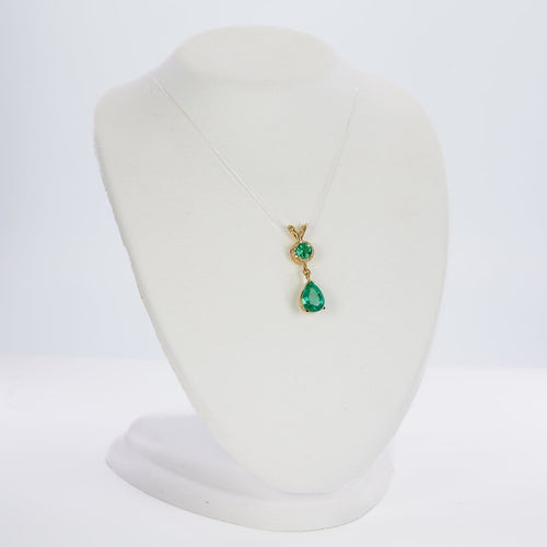 Pendentif Pendentif en or jaune 18 ct avec émeraudes et diamants 58 Facettes P001