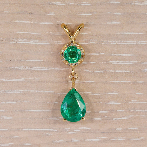 Pendentif Pendentif en or jaune 18 ct avec émeraudes et diamants 58 Facettes P001