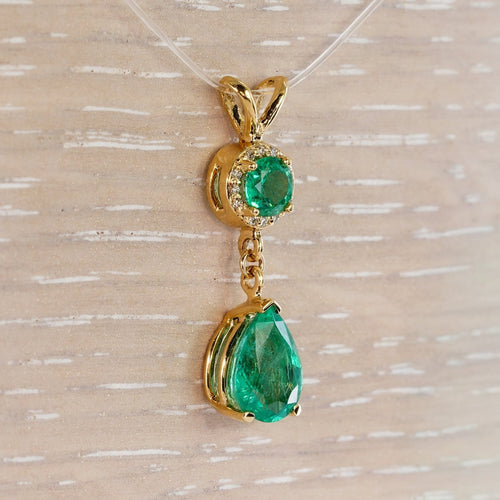 Pendentif Pendentif en or jaune 18 ct avec émeraudes et diamants 58 Facettes P001
