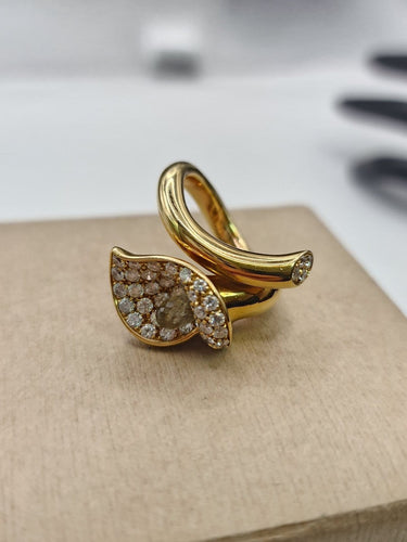 Bague 53 Cantamessa - Bague motif fleur calla en or jaune 18 ct, diamants et saphir 58 Facettes CV-051