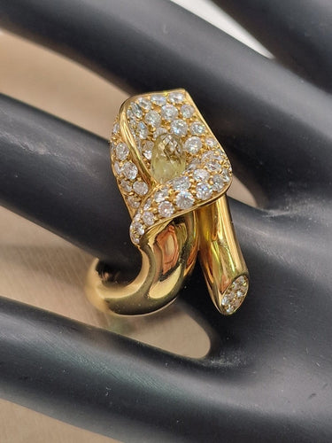 Bague 53 Cantamessa - Bague motif fleur calla en or jaune 18 ct, diamants et saphir 58 Facettes CV-051