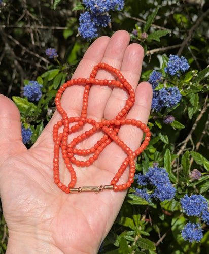Collier Collier ancien - Deux rangs de corail de Méditerranée en or rose 58 Facettes Collier
