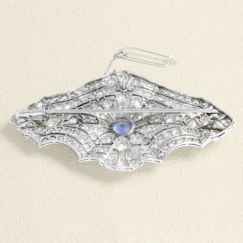 broche-plaque-1930-or-gris-saphir-et-diamants.jpg