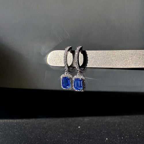 Boucles d'oreilles AITCHES - Boucles d'oreilles pendantes saphirs et diamants en or blanc 18K 58 Facettes GER1042WG