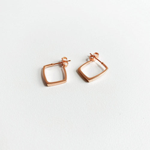 Boucles d'oreilles AITCHES - Jullie Square Earrings in Pink Gold Plated 925 Silver 58 Facettes SER1002RG