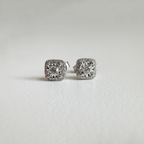 AITCHES - Náušnice pecky Embrace halo s diamanty z 18K bílého zlata 