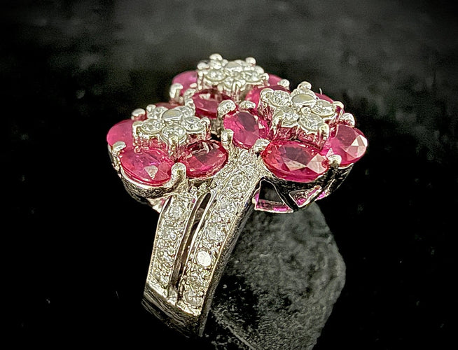 Bague 52.5 Bague cocktail - Rubis et diamants en or blanc 18 carats 58 Facettes bague rubis