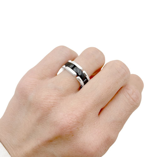 Bague 52 Bague Chanel, "Ultra", or blanc et céramique noire. 58 Facettes 35632