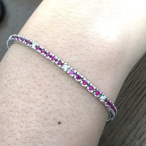 Bracelet Bracelet tennis en or blanc 18 kt, rubis et diamants 58 Facettes 236 OC