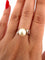 Bague 52 Bague en or blanc 18 carats ornée de perles et de diamants sur les côtés 58 Facettes 628 T C OC