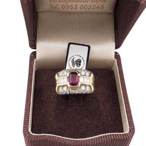 Bague 54 Bague en or jaune avec diamants et rubis central 58 Facettes NOCODE RUBY