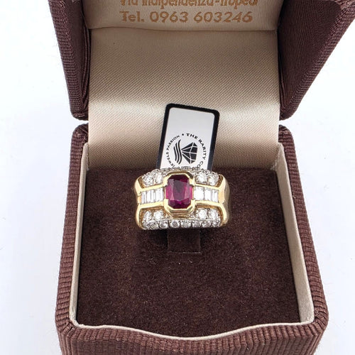 Bague 54 Bague en or jaune avec diamants et rubis central 58 Facettes NOCODE RUBY