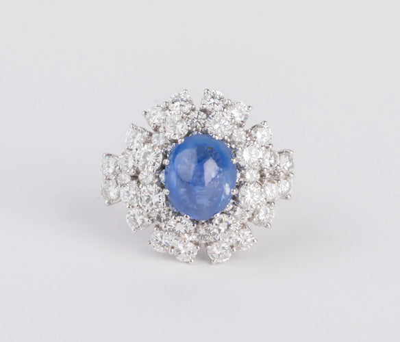 Bague Bague cocktail en or gris, diamants et saphir cabochon 58 Facettes