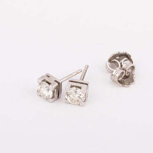 Boucles d'oreilles Boucles d'oreilles puces en or gris 18k et diamants 58 Facettes 1