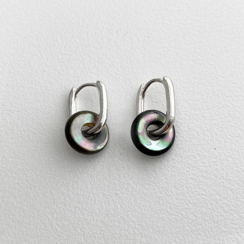 Boucles d'oreilles AITCHES - Boucles d’oreilles Jullie en argent 925 et nacre noire 58 Facettes SER1024WG