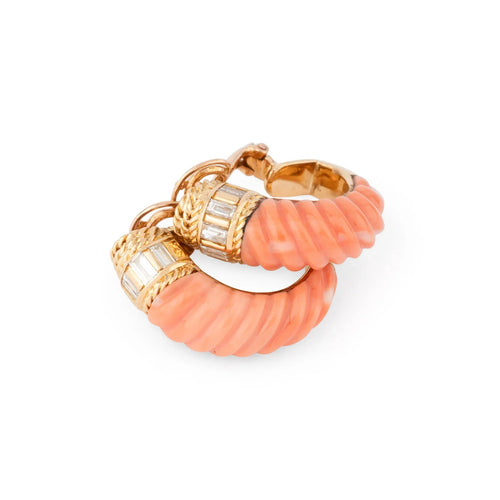 Boucles d'oreilles Boucheron - Boucles d'oreilles en or jaune, corail et diamants 58 Facettes 1