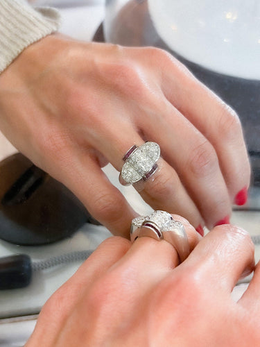 Bague 60 Bague tank - Bague en platine sertie de diamants et rubis calibrés 58 Facettes 1