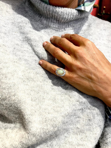 Bague 51 Bague - Bague halo en platine et opale ovale et diamants 58 Facettes 1