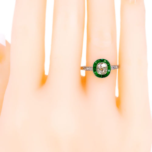 Ring 54 Halo-ring i Platin, smaragder og diamanter 58 Facettes 05BD5AD7D3304DC6B1AAC3B2841A7E82