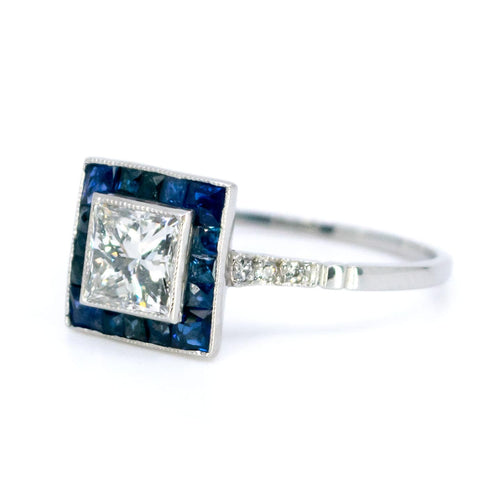 Ring 54 Firkantet ring i Platin med prinsesseslebet diamant og safirer 58 Facettes A52D1E6B2BA848FCB2519AA2A63CA801