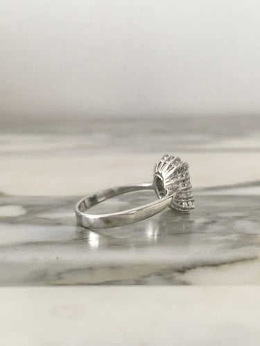 Bague 54 Bague en or blanc 18K sertie d'aigue-marine et diamants 58 Facettes 264