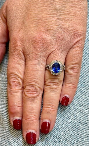 Ring i 18 karat vitt guld, Ceylonsafir och naturliga diamanter 