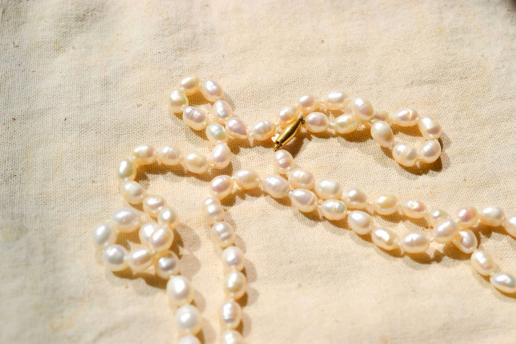 https://www.noircarat.fr/wp-content/uploads/2026/04/collier-perle-or-jaune.jpg