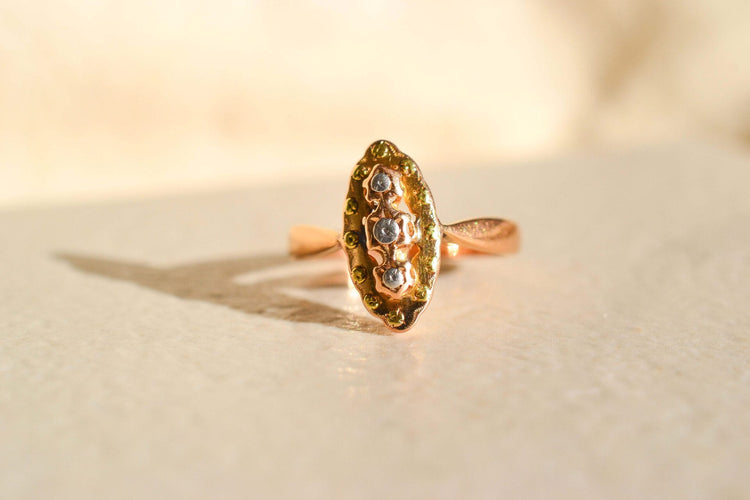 Bague Bague marquise en trois ors 18 carats 58 Facettes 4000
