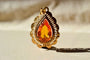 Pendentif Pendentif poire en or jaune et saphir orange synthétique 58 Facettes 3992