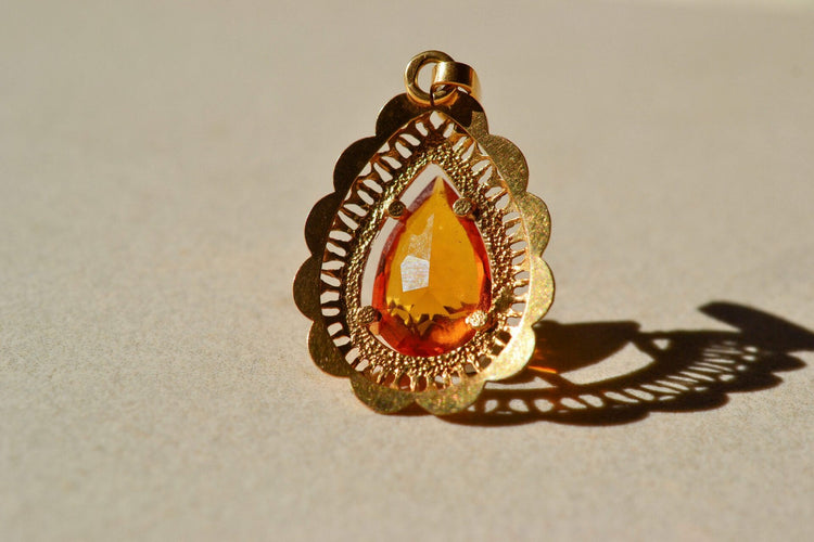https://www.noircarat.fr/wp-content/uploads/2026/04/pendentif-saphir-1.jpg