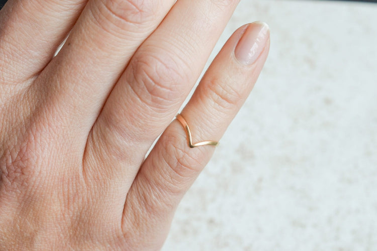 Bague 42 Bague chevron en or rose 18 carats 58 Facettes Ref3946