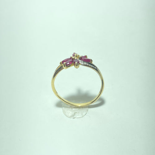 Anel com motivo floral em ouro amarelo, rubis e diamantes 58 Facettes 260122