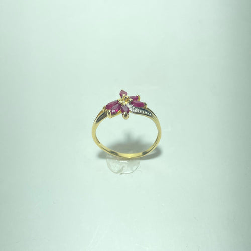Anel com motivo floral em ouro amarelo, rubis e diamantes 58 Facettes 260122