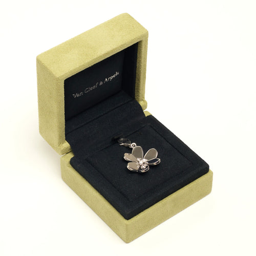 https://cdn.shopify.com/s/files/1/0735/5324/8552/files/vca_frvl_wg_chrm_0293.jpg?v=1774645689