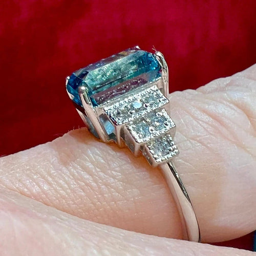 Bague 54 Bague Art déco en or blanc, zircon bleu et diamants 58 Facettes 7849 A