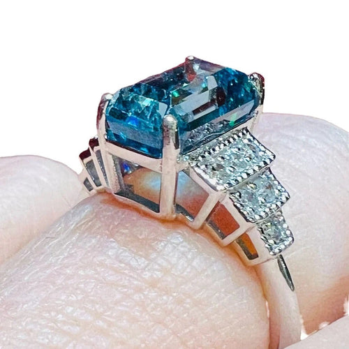 Bague 54 Bague Art déco en or blanc, zircon bleu et diamants 58 Facettes 7849 A