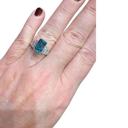 Bague 54 Bague Art déco en or blanc, zircon bleu et diamants 58 Facettes 7849 A