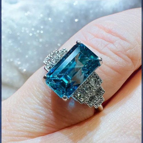 Bague 54 Bague Art déco en or blanc, zircon bleu et diamants 58 Facettes 7849 A