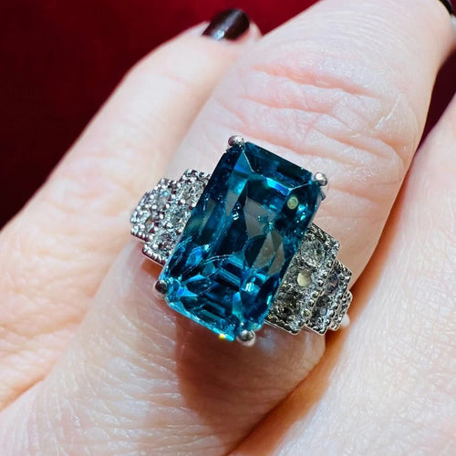 Bague 54 Bague Art déco en or blanc, zircon bleu et diamants 58 Facettes 7849 A
