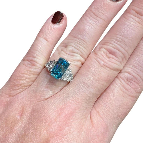 Bague 54 Bague Art déco en or blanc, zircon bleu et diamants 58 Facettes 7849 A