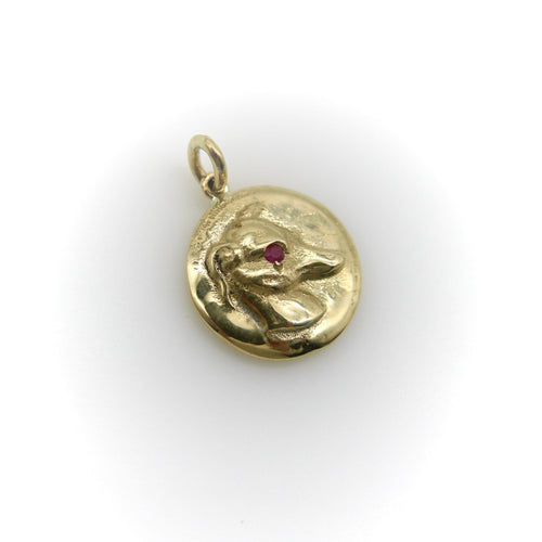 Pendentif Cute as a Button - Pendentif whippet en or 14K et rubis 58 Facettes